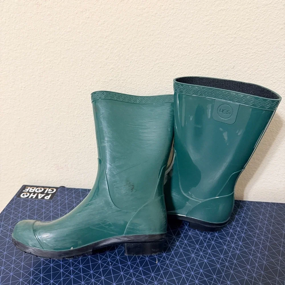 UGG Waterproof‎ Rain Boots Kids Size 1 Green Rubber Pull On Spring Midcalf